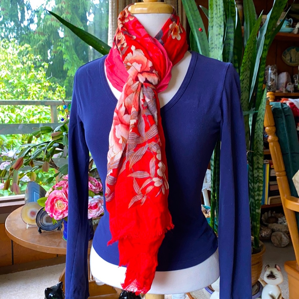 Collection 18 • Lightweight Floral Viscose Wrap / Scarf - Picture 4 of 14